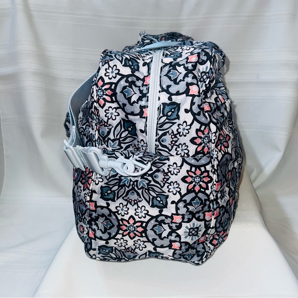 Vera Bradley Nylon Duffle Lisbon Medallion Archived Pattern NWOT 
💥SALE /2 OFF 💥 - Picture 5 of 16